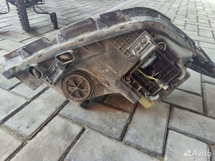 Фара Genesis g80