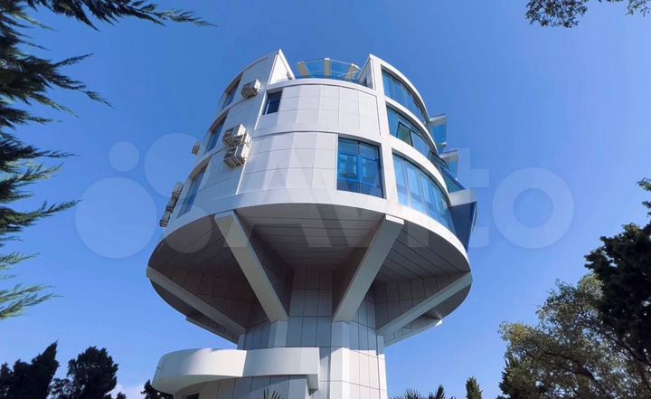 Дом 580 м² на участке 8 сот.