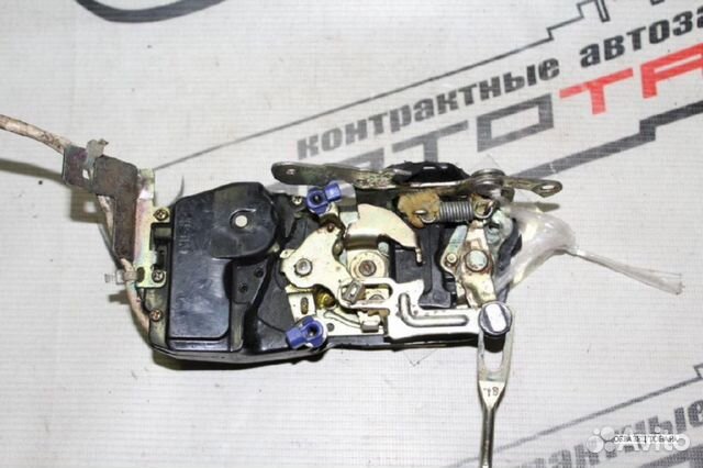 Замок двери toyota corolla sprinter AE100 AE100G A