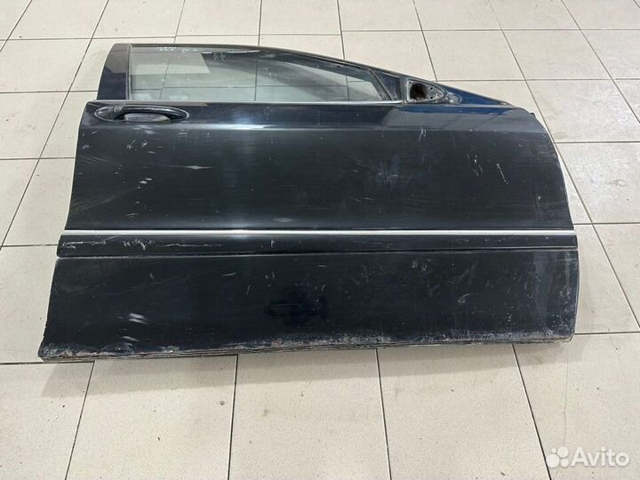 Передняя правая дверь Mercedes 220 в сборе