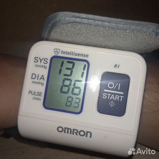 Тонометр на запястье Omron R1