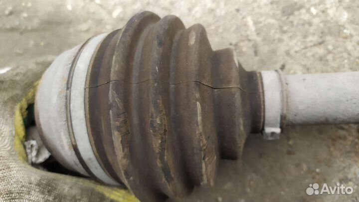 Привод левый Фольксваген Венто, гольф 3 1.6 МКПП