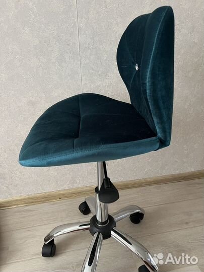 Стул кресло на колесиках. новый