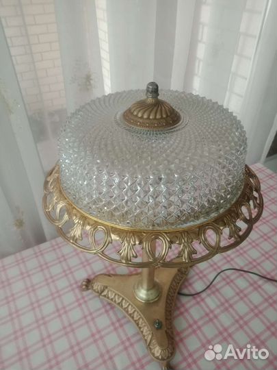 Настольная лампа