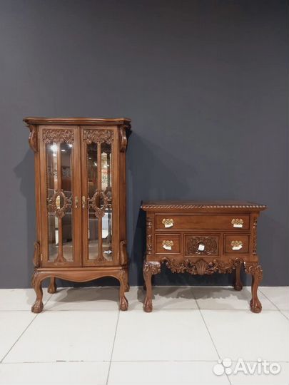 Витрина резная для посуды