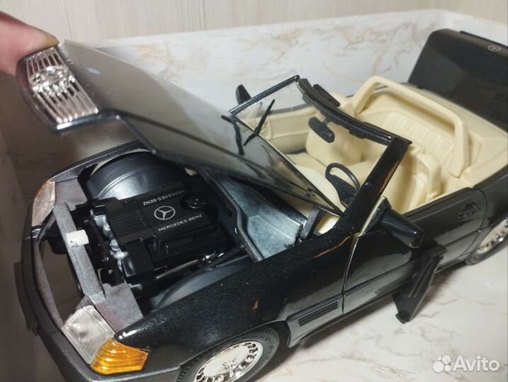 Модель Maisto 1 18 Mercedes 500 SL 1989