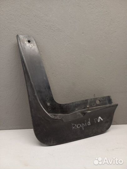 Брызговик передний левый Skoda Rapid