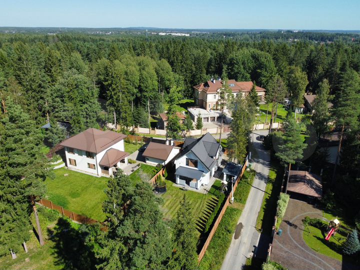 Дом 193,4 м² на участке 8,5 сот.