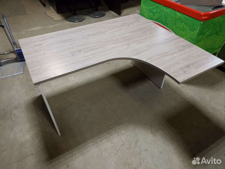 Стол офисный угловой