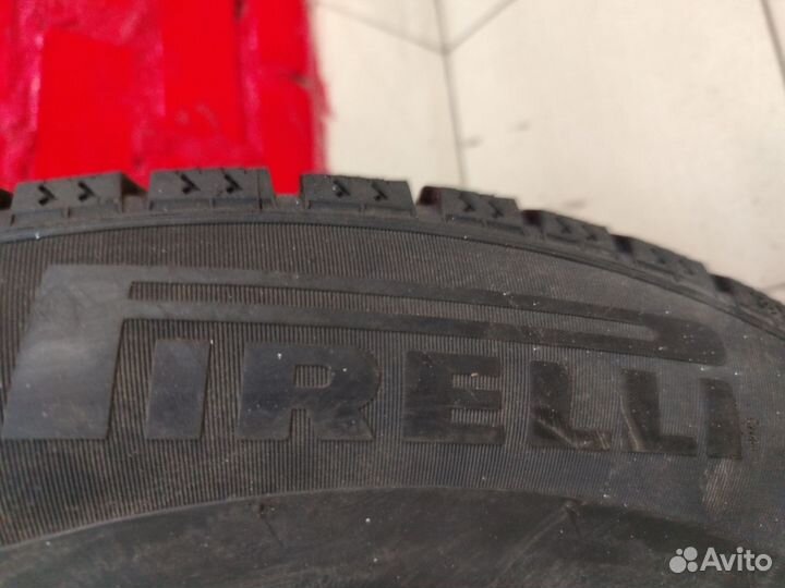 Pirelli Ice Zero 215/65 R16 102T