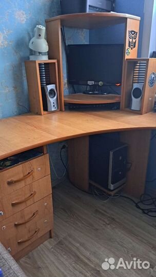 Компьютерный стол