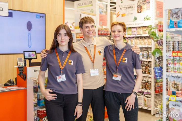 Продавец-консультант в зоомагазин «Четыре Лапы»