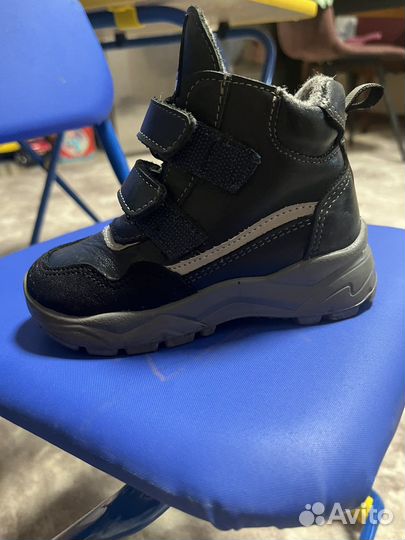 Продам детские ботинки