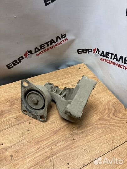 Кронштейн кпп Albea