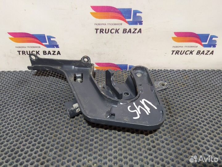 Петля подножки обслуживания левая Volvo FH