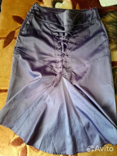 Интересная юбка со шнуровкой шлейфом и строгая