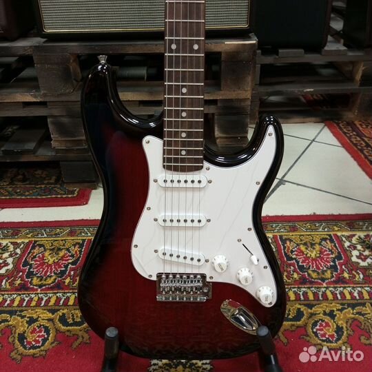 Электрогитара Homage HEG300 Stratocaster SSS Red S