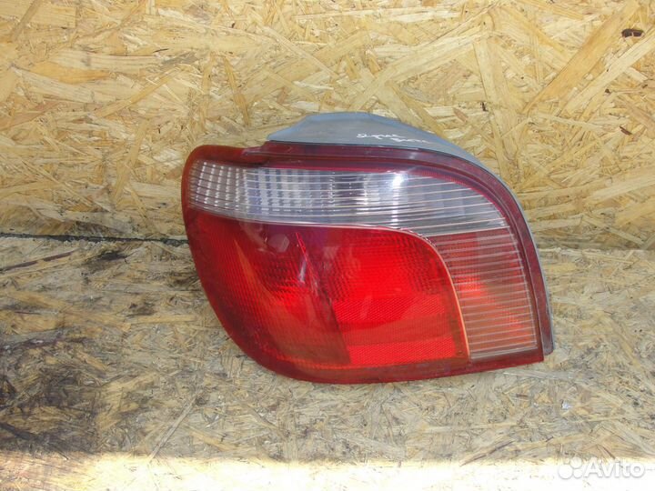 Фонарь задний левый Toyota Yaris
