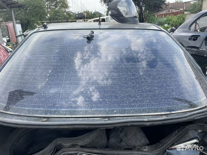 Заднее стекло мерседес 210