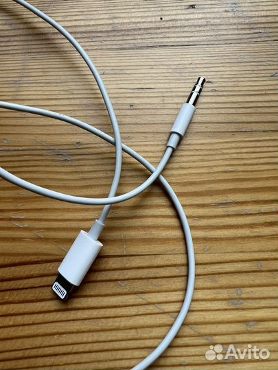 Apple lightning to 3.5 mm