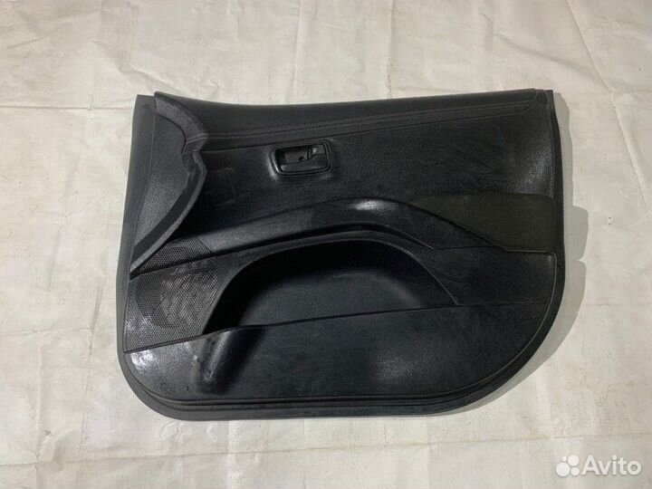 Обшивка двери передняя правая Mitsubishi Outlander