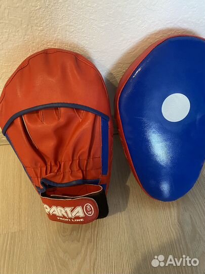 Продаю шлем и перчатки для каратэ