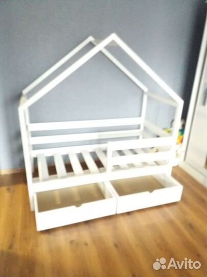 Детская кровать домик