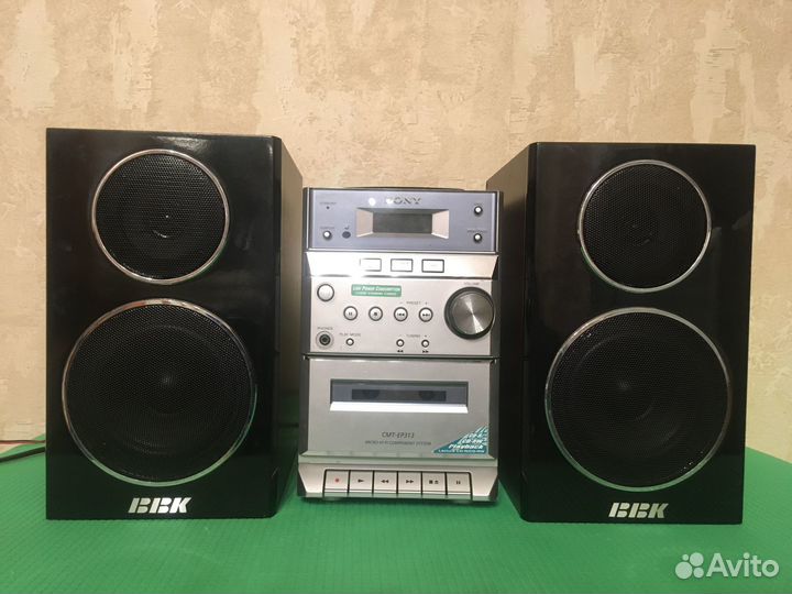 Компактный музыкальный центр Sony c колонками BBK
