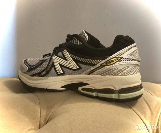 Кроссовки New Balance 860V2