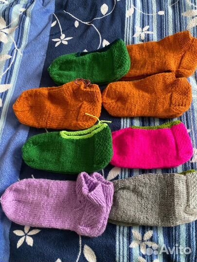 Вязанные варежки, носки и следики ручной работы