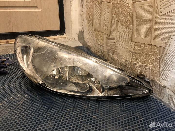 Правая фара Рeugeot 206