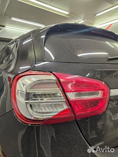 Стекло на задний левый фонар на Mercedes-Benz GLA