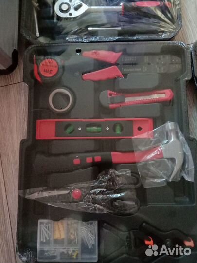 Набор инструментов в чемодане