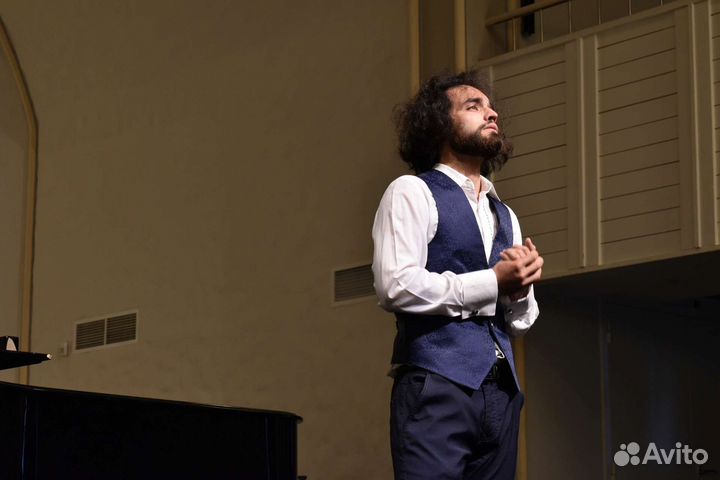 Репетитор по вокалу и фортепиано