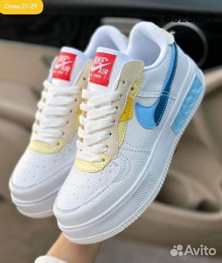 Кроссовки женские