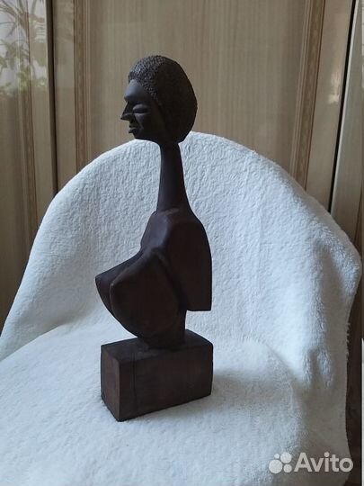 Статуэтка из красного дерева юар(Африка)