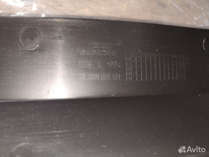 Кронштейн решетки радиатора Lexus LX 570 комплект