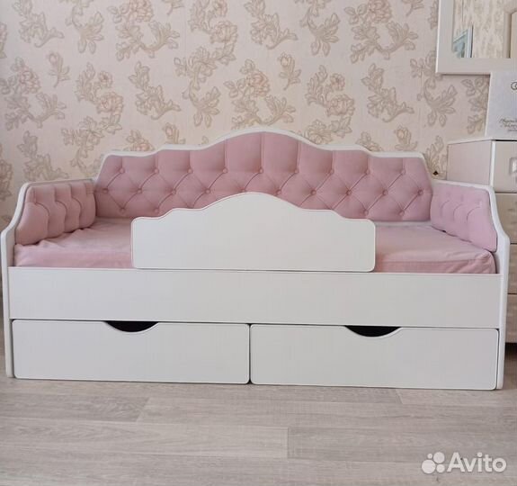 Кровать для девочки с ящиками