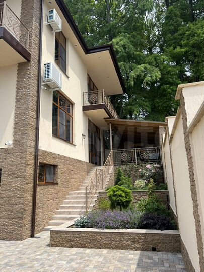 Дом 333,5 м² на участке 6,5 сот.