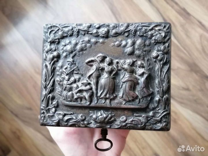 Чугунная шкатулка 