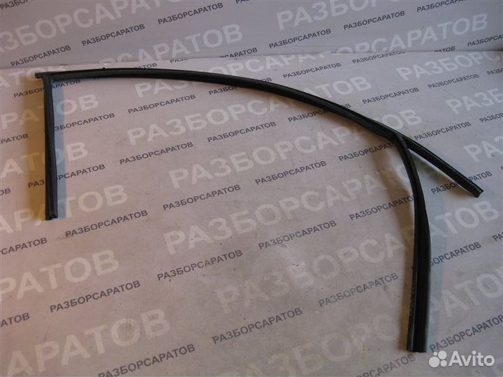 Уплотнитель стекла двери передний правый Nissan