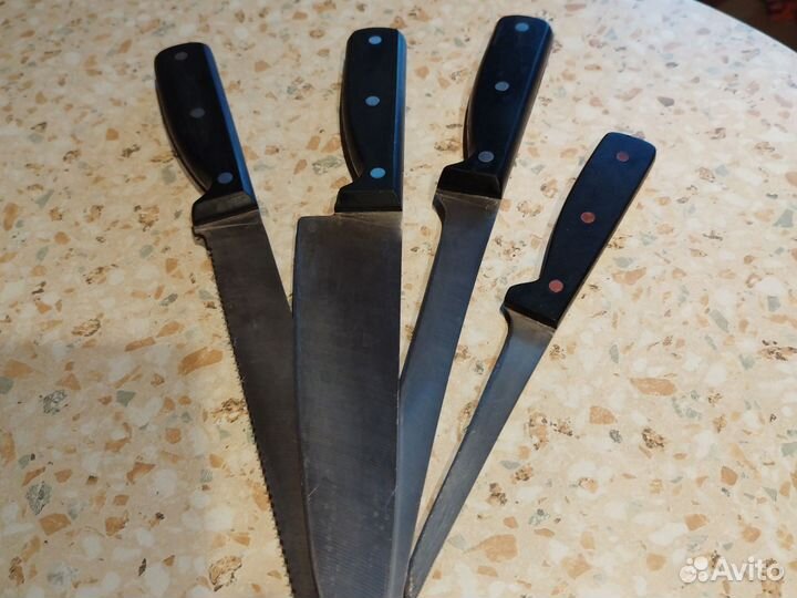 Кухонные ножи с подставкой