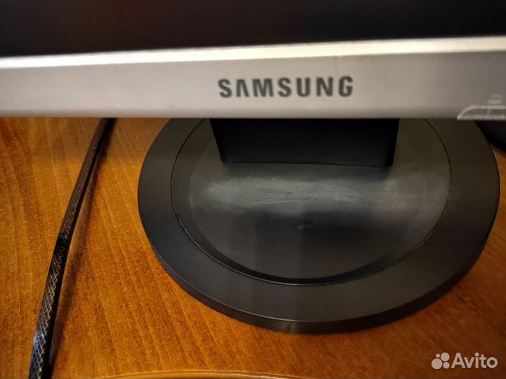 Монитор Samsung SyncMaster 720n