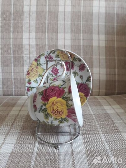 Чашки с блюдцами