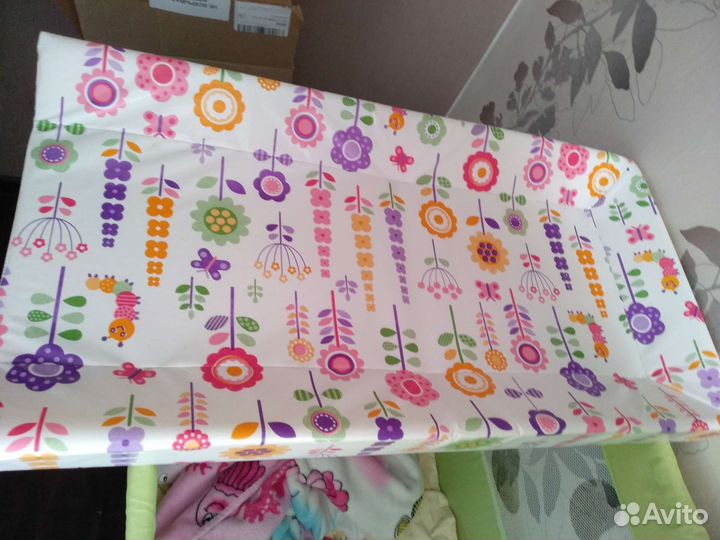 Пеленальный столик на кроватку