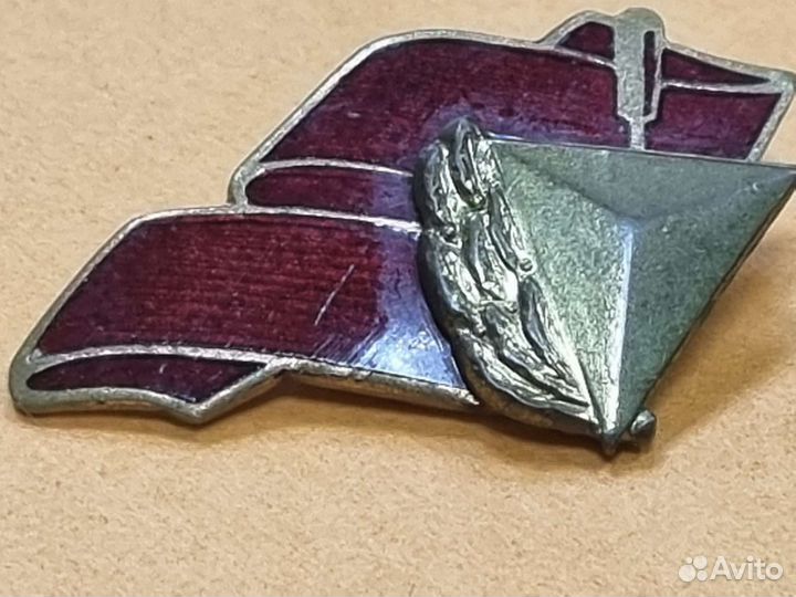 Знак цк влксм Золотой мастерок. Номерной. т/м