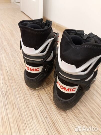 Лыжные ботинки atomic