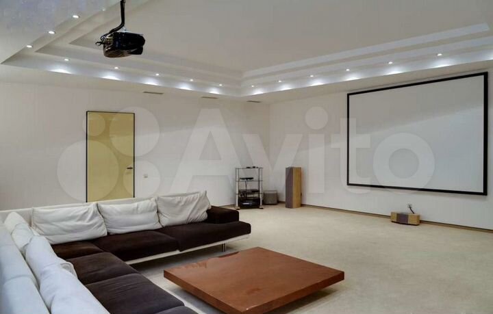 Коттедж 1250 м² на участке 40 сот.