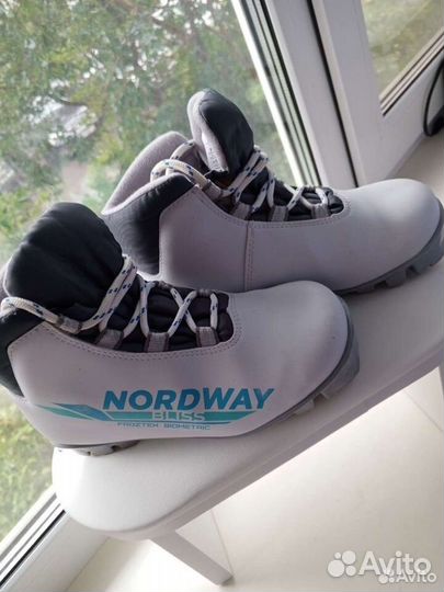 Лыжные ботинки