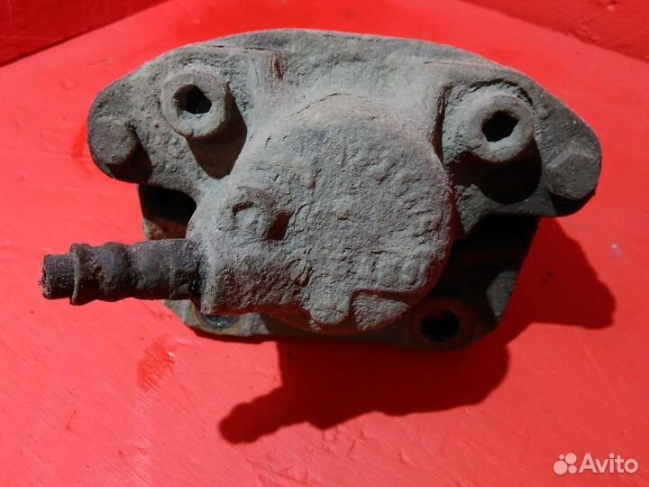 Суппорт передний левый Рено Логан скоба суппорта